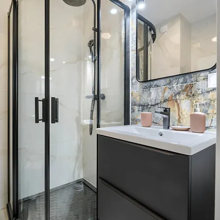 Apartment Family & Business Elegant Grzybowska 37 Centrum, Parking, Wi-fi, Netflix Warsaw
