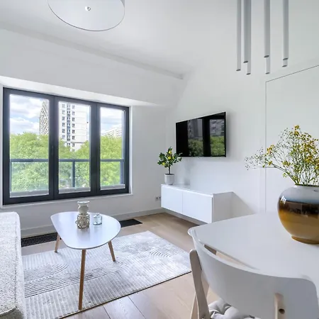 Apartment Family & Business Elegant Grzybowska 37 Centrum, Parking, Wi-fi, Netflix Warsaw