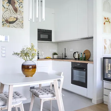 Family & Business Elegant Grzybowska 37 Centrum, Parking, Wi-fi, Netflix *