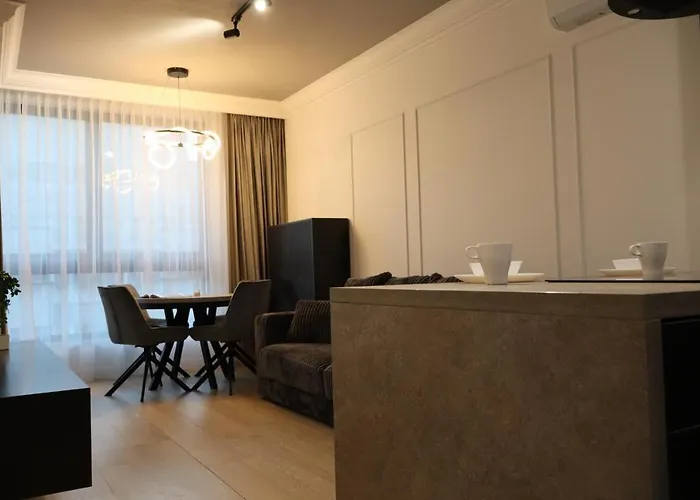 Family & Business Elegant Grzybowska 37 Centrum, Parking, Wi-fi, Netflix * Varsó