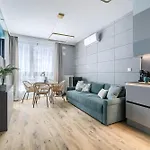 Family & Business Elegant Grzybowska 37 Centrum, Parking, Wi-fi, Netflix 公寓 *