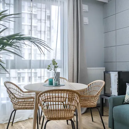 Family & Business Elegant Grzybowska 37 Centrum, Parking, Wi-fi, Netflix 公寓